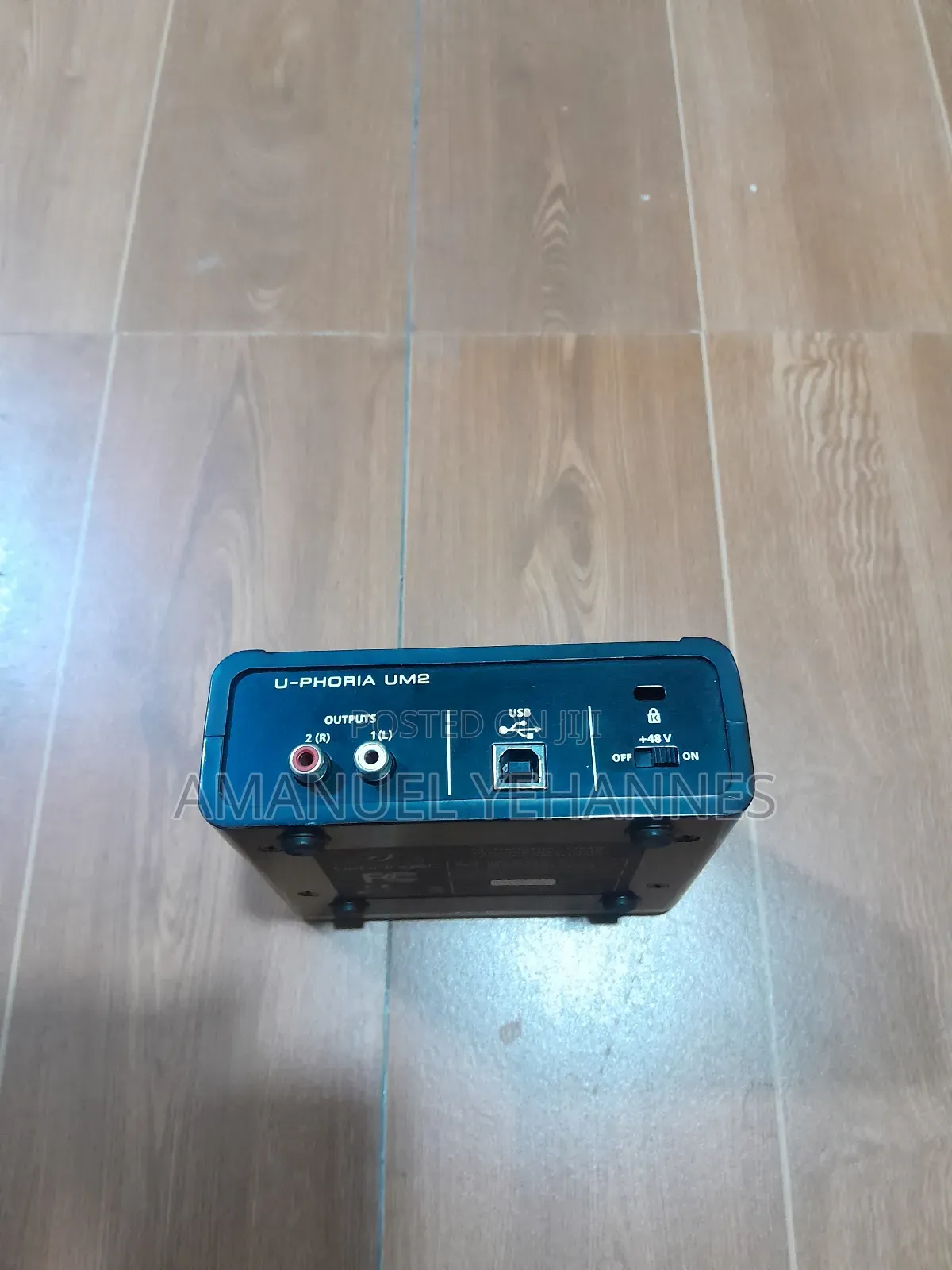 Behringer U-Phoria Um2 Sound Card