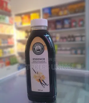 Photo - Robertson's Vanilla Flavour Essence. 500ml