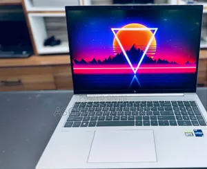 New Laptop HP ZBook Firefly 16 G10 16GB Intel Core I7 SSD 1T