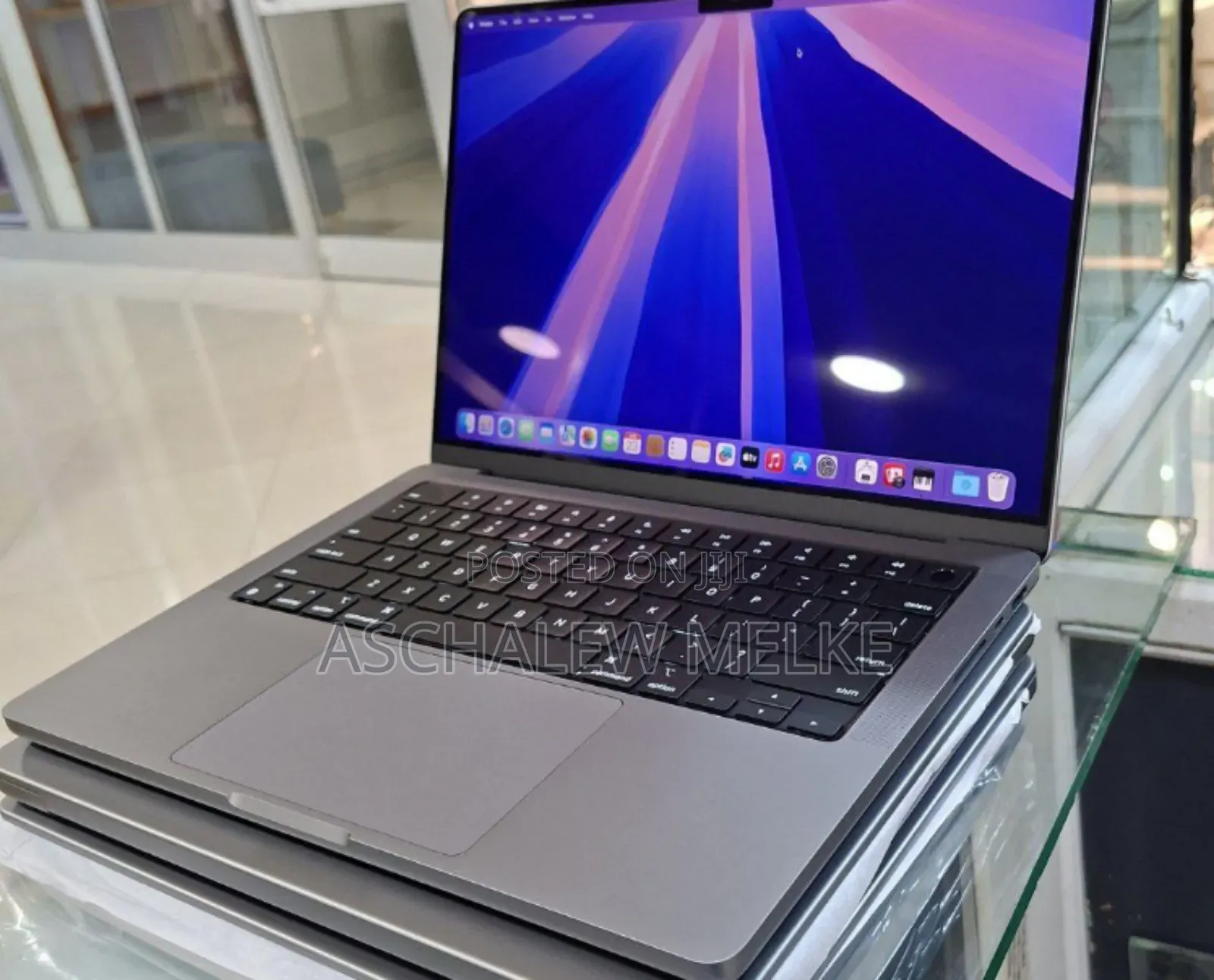 New Laptop Apple MacBook Pro 2021 M1 16GB Apple M1 SSD 1T