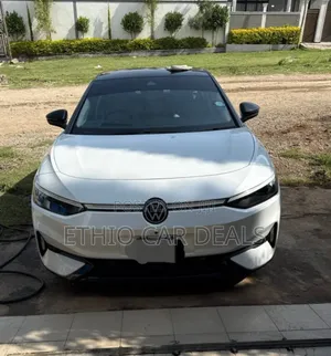 Photo - Volkswagen ID.7 2025 White