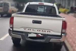Toyota Tacoma 2018 White