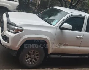 Toyota Tacoma 2018 White