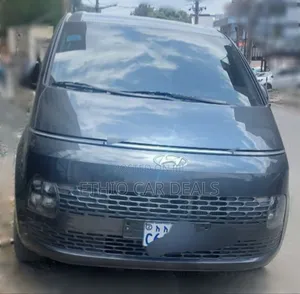 Photo - Hyundai Staria 2023 Black