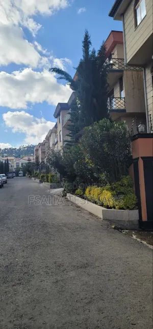 5bdrm House in G+2 House For Rent, Bole for rent