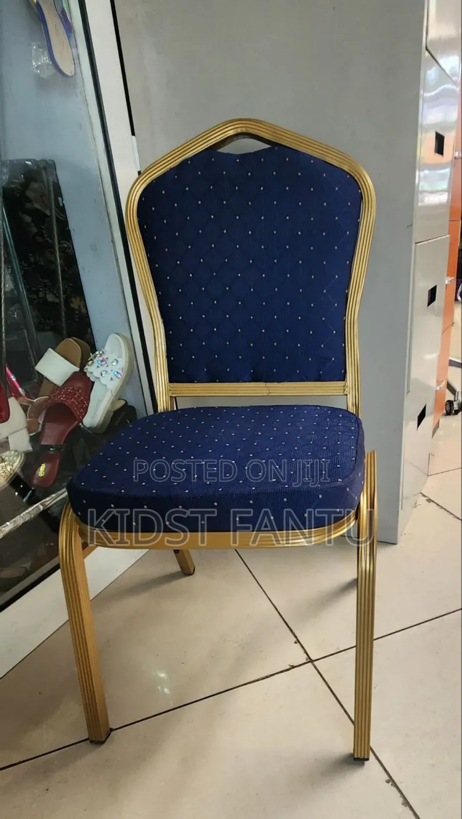 የአዳራሽ ወንበር