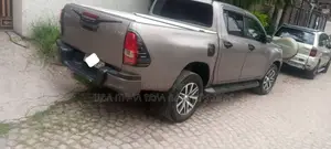 Photo - Toyota Hilux 2020 Pink