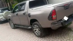 Toyota Hilux 2020 Pink