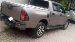 Toyota Hilux 2020 Pink