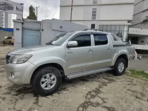 Toyota Hilux 2015 Silver