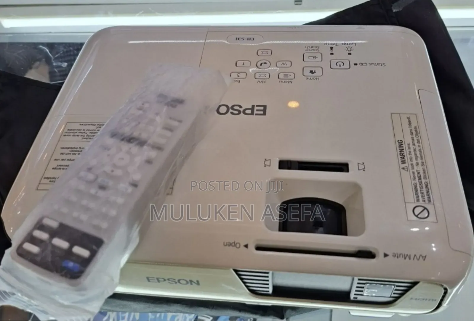 Epson Projector
Model Name: Eb-S31
Has : Bag 