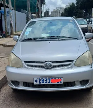 Photo - Toyota Platz 2005 Silver