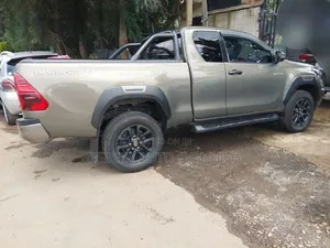 Toyota Hilux 2022 Silver