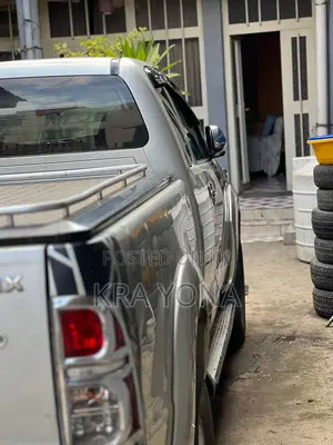 Toyota Hilux 2012 Silver