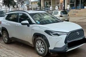 Toyota Corolla Cross Hybrid 2024 White