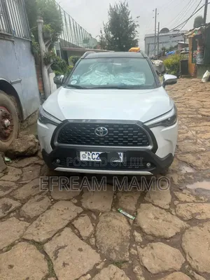 Photo - Toyota Corolla 2022 White