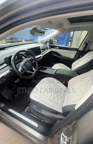 Volkswagen ID.6 2023 Beige