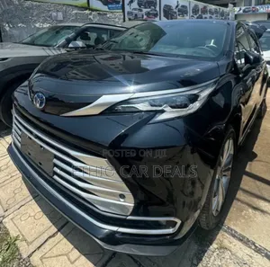 Photo - New Toyota Sienna 2024 White