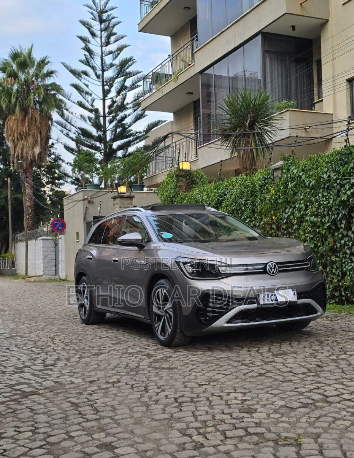 Volkswagen ID.6 2023 Gold