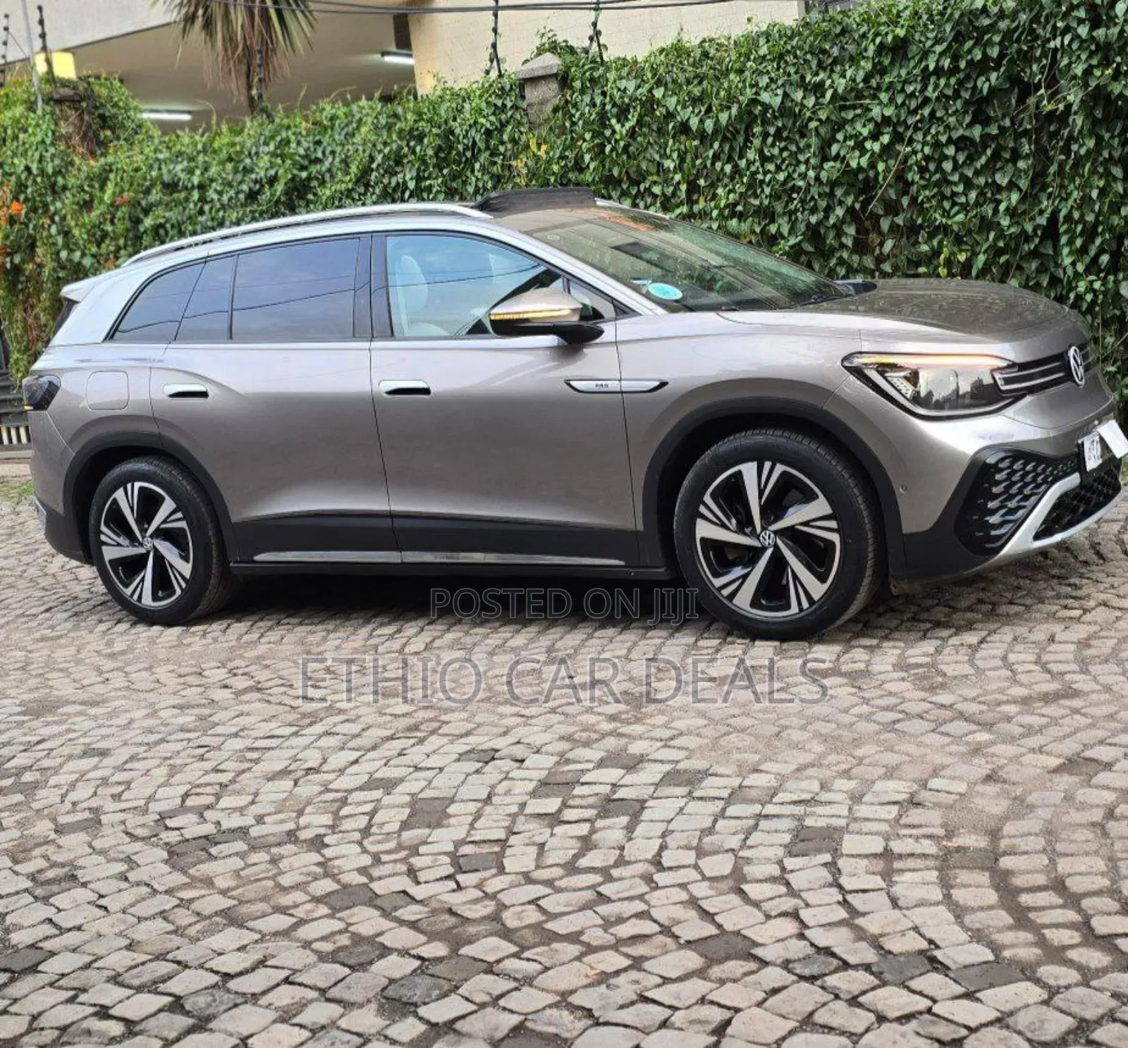 Volkswagen ID.6 2023 Gold