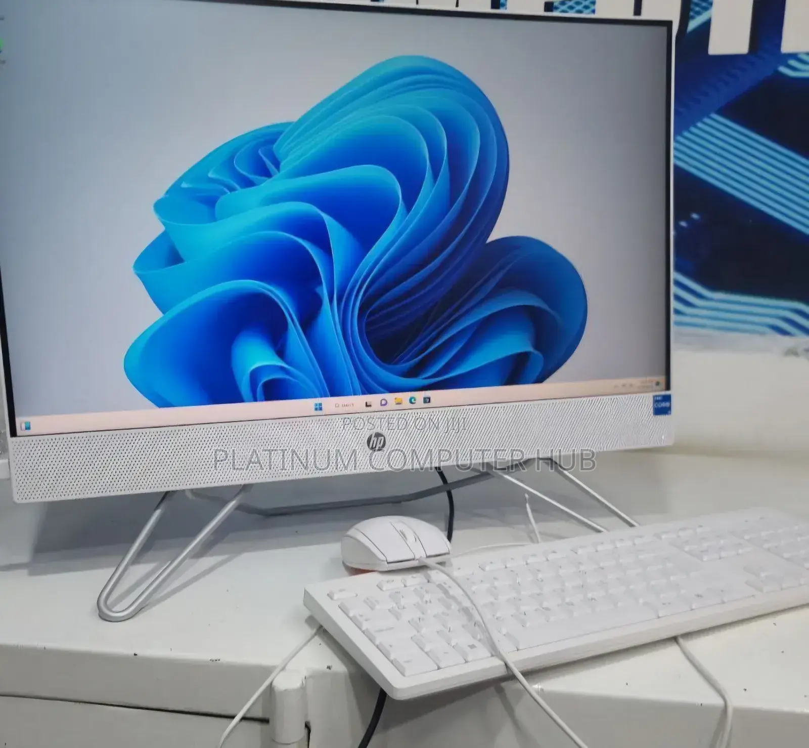 New HP 200 G4 22 All-in-One 8GB Intel Core I5 SSD 512GB