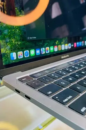 New Laptop Apple MacBook Pro M1 8GB Apple M1 Pro SSD 256GB