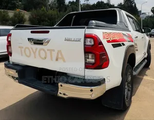 Toyota Hilux 2021 White