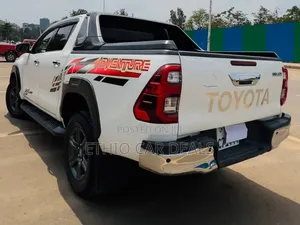 Toyota Hilux 2021 White