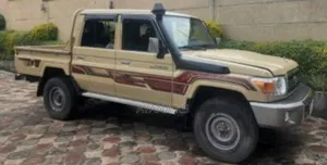 Photo - Toyota Land Cruiser 2017 Gold