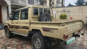 Toyota Land Cruiser 2017 Gold