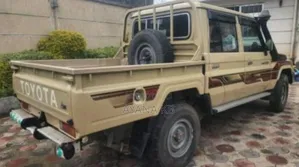 Toyota Land Cruiser 2017 Gold