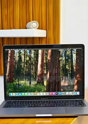 New Laptop Apple MacBook Pro 2020 8GB Intel Core I5 SSD 256GB