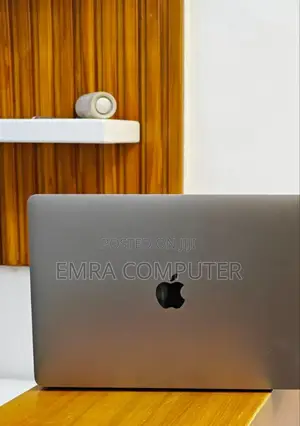 New Laptop Apple MacBook Pro 2020 8GB Intel Core I5 SSD 256GB