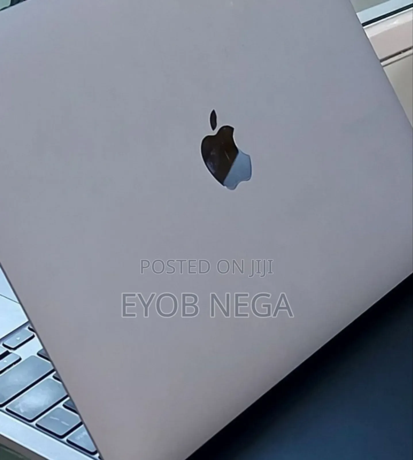 New Laptop Apple MacBook Pro 2022 M2 8GB Apple M2 SSD 256GB