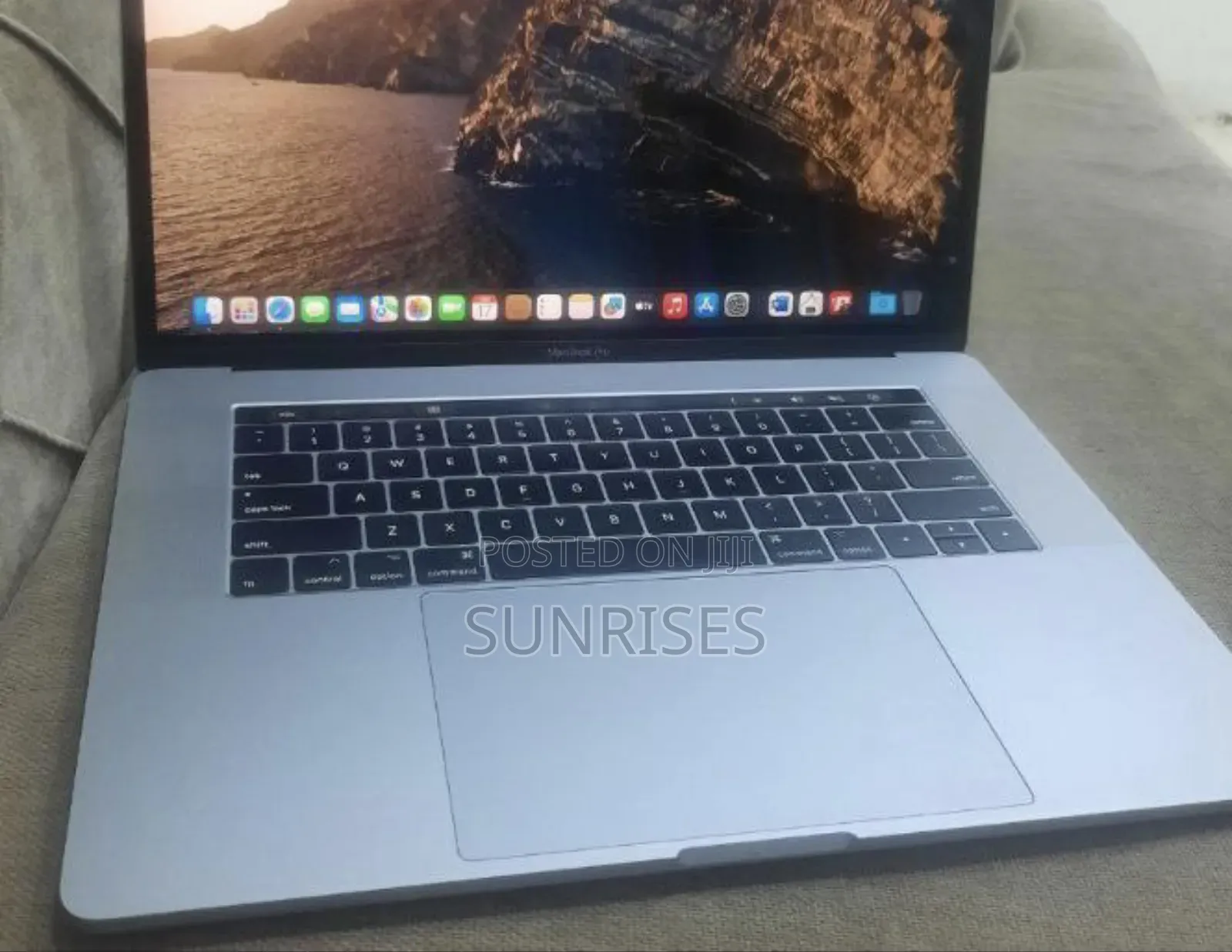 New Laptop Apple MacBook Pro 2017 16GB Intel Core I7 SSD 512GB