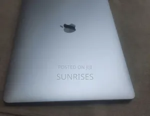 New Laptop Apple MacBook Pro 2017 16GB Intel Core I7 SSD 512GB