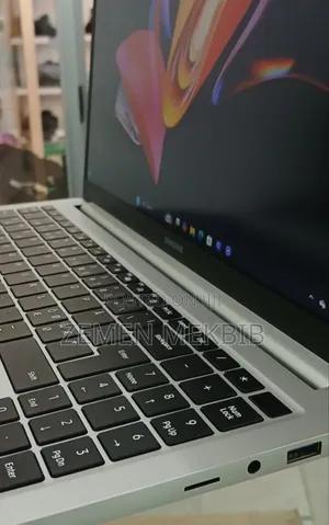 Photo - New Laptop Samsung Galaxy Book 2 8GB Intel Core I3 SSD 256GB