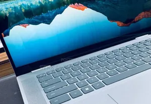 Photo - New Laptop Dell Inspiron 16 5620 16GB Intel Core I7 SSD 512GB