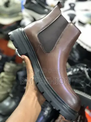 Iconic Brown Men's Leather Boots No Laces
