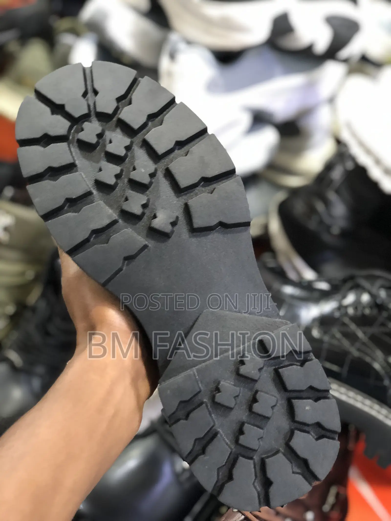 Iconic Brown Men's Leather Boots No Laces