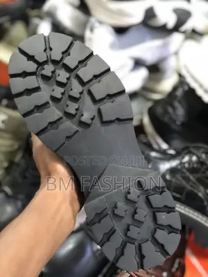 Iconic Brown Men's Leather Boots No Laces