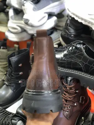 Iconic Brown Men's Leather Boots No Laces