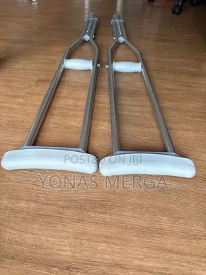 Universal Adult Walk Crutches梳وbuilt-in Metal Ring Protects