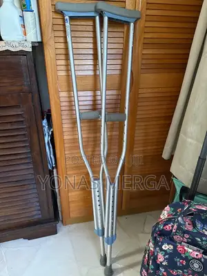 Photo - Adult Sized Adjustable Crutches窈طcranch発٠underarm Crutches
