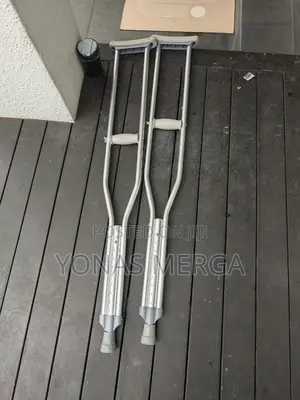 Underarm Crutches (Large)Perspiration-Resistant, Crutches