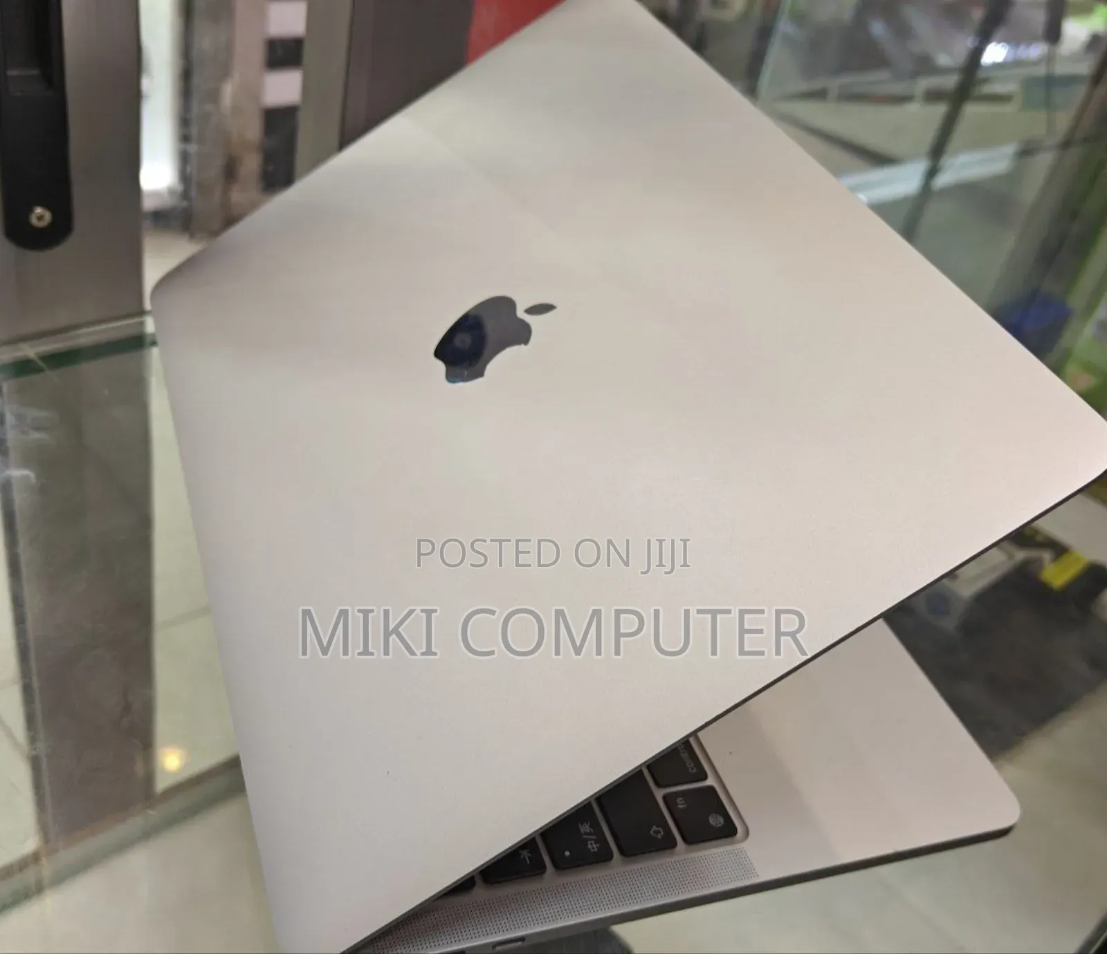 New Laptop Apple MacBook Pro M1 8GB Intel SSD 256GB