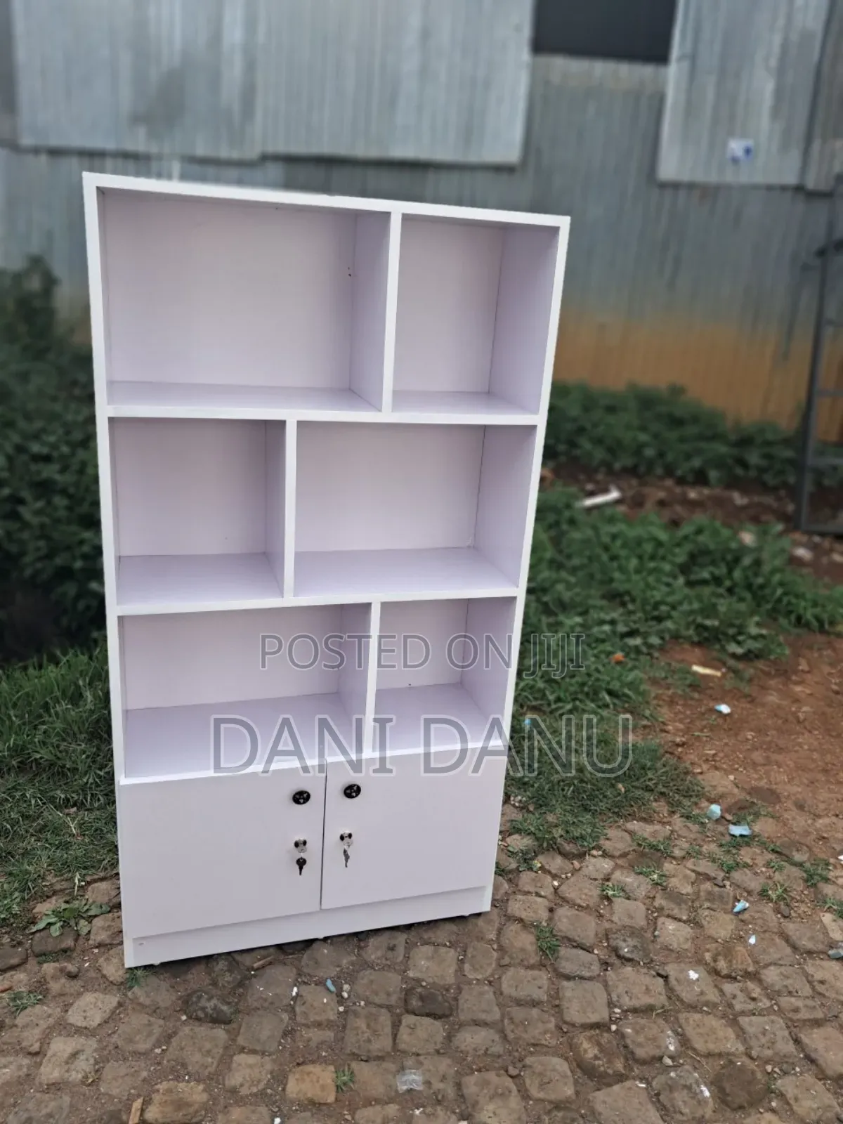 ዘመናዊ መደርደሪያ