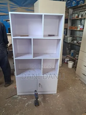 ዘመናዊ መደርደሪያ