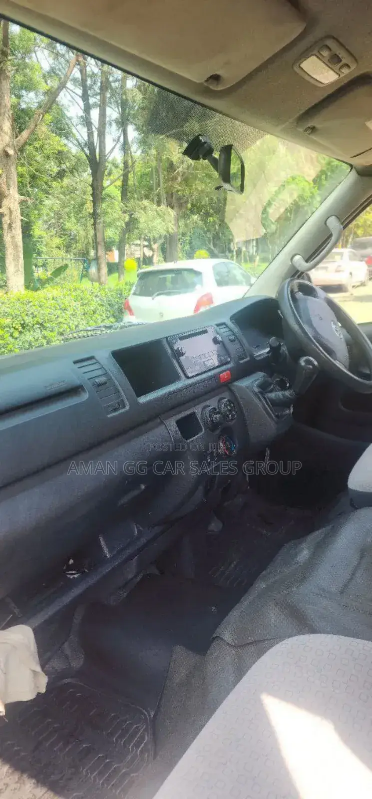 Toyota HiAce 2018 White