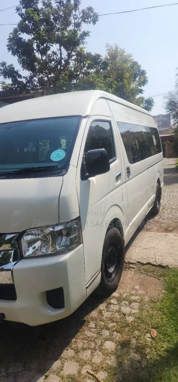 Toyota HiAce 2018 White